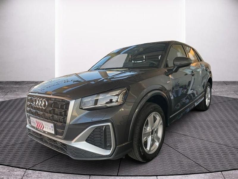 Neu Audi Q2 Ambiente 150 PS (110 kW) 2025 Grau SUV