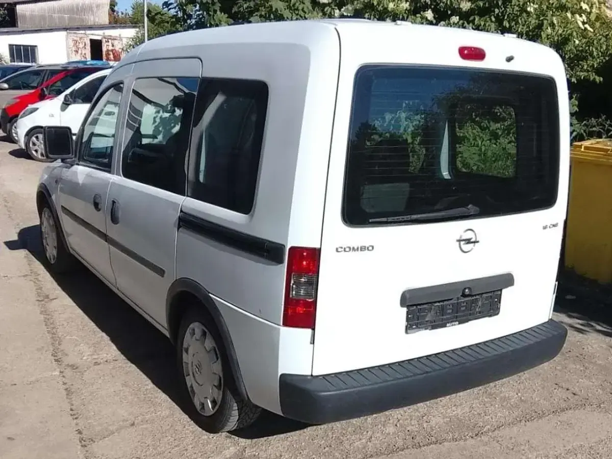 Gebraucht Opel Combo Edition 97 PS (71 kW) 2005 Casabl/arctic/eisweiss/kaolin Van / Kleinbus