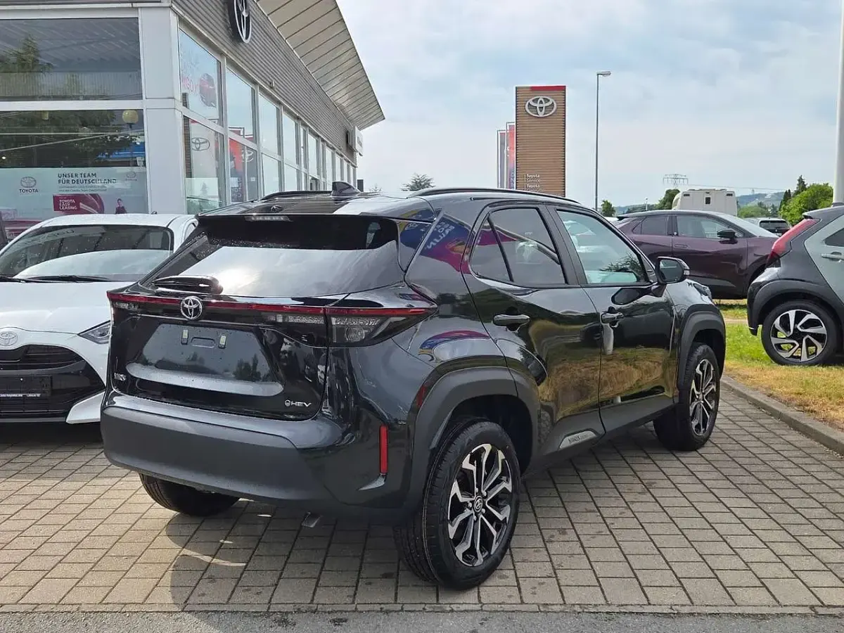 Neu Toyota Yaris Cross 131 PS (96 kW) 2026 Schwarz SUV
