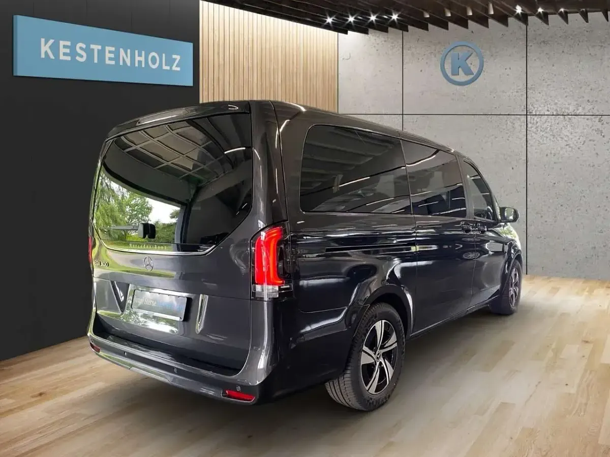 Gebraucht Mercedes EQV300 150 kW (204 PS) 2025 Graphitgrau Van / Kleinbus