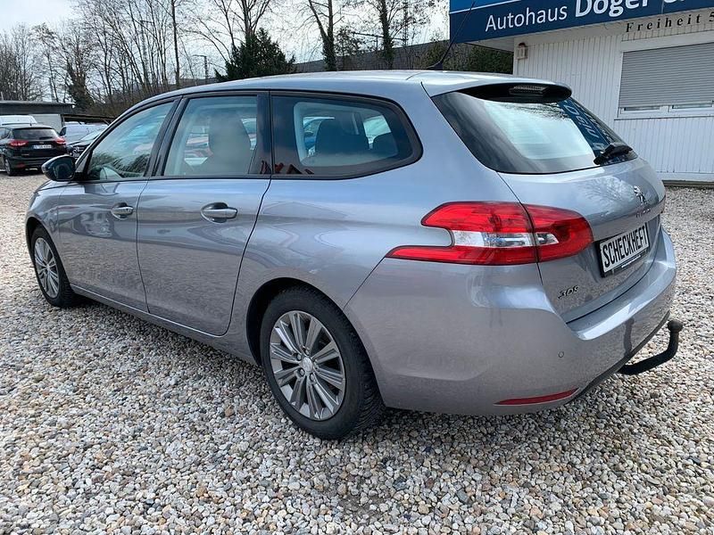 Gebraucht Peugeot 308 SW Active 131 PS (96 kW) 2021 Grau Kombi