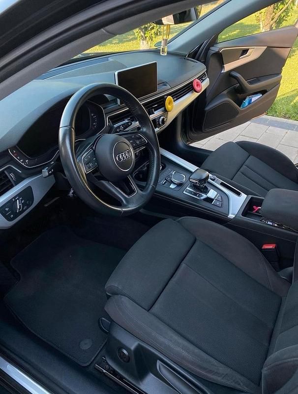 Gebraucht Audi A4 Design 150 PS (110 kW) 2018 Andere farben Kombi