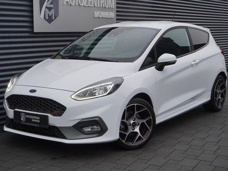 Gebraucht Ford Fiesta ST 200 PS (147 kW) 2019 Sonderlackierung frostweiß Limousine