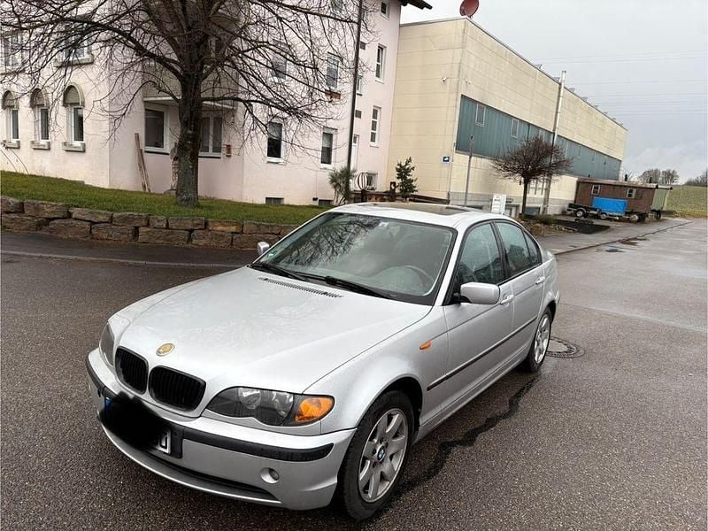 Silber Gebraucht 2003 BMW 318 Limousine | 1.999 € (Superpreis) - Bild 1/4