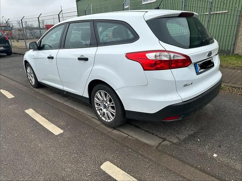Gebraucht Ford Focus 125 PS (91 kW) 2013 Weiß Kombi