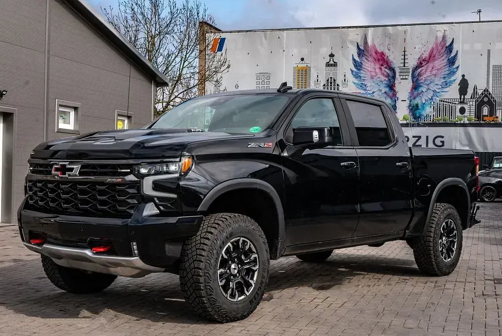 Neu Chevrolet Silverado 426 PS (313 kW) 2026 Schwarz SUV