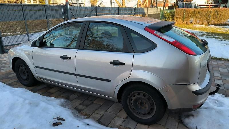 Gebraucht Ford Focus 101 PS (74 kW) 2006 Silber Limousine