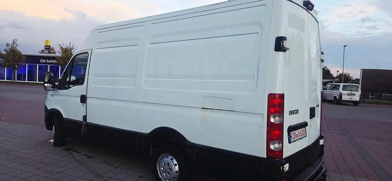 Gebraucht Iveco Daily 106 PS (77 kW) 2014 Weiß Limousine