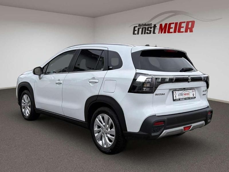 Gebraucht Suzuki SX4 Comfort 129 PS (94 kW) 2022 Pearl cool white metallic Limousine