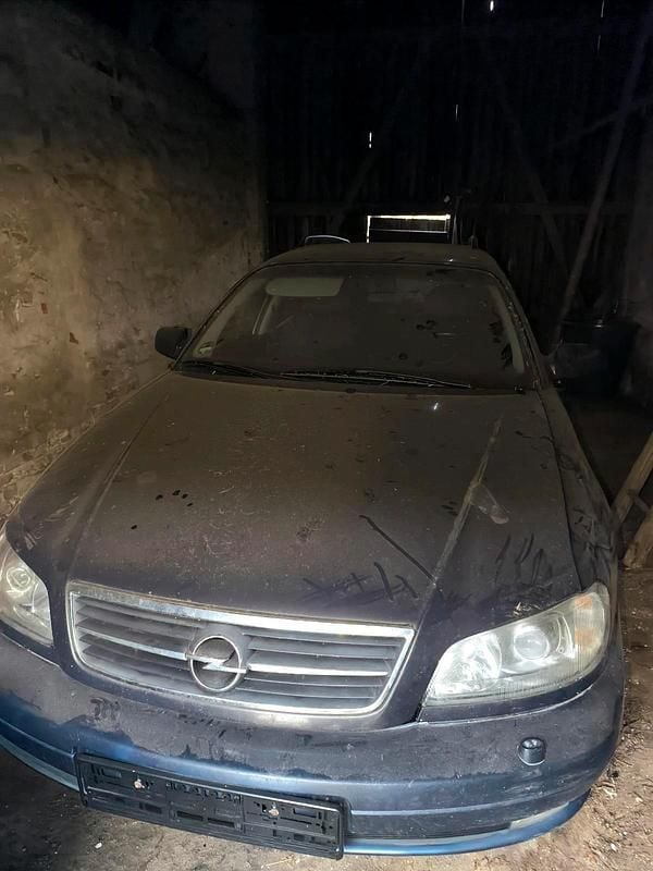 Grau Gebraucht 2000 Opel Omega Kombi | 600 € (Superpreis) - Bild 1/4