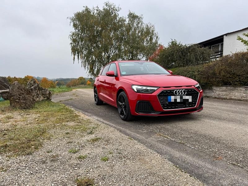 Gebraucht Audi A1 116 PS (85 kW) 2025 Rot SUV
