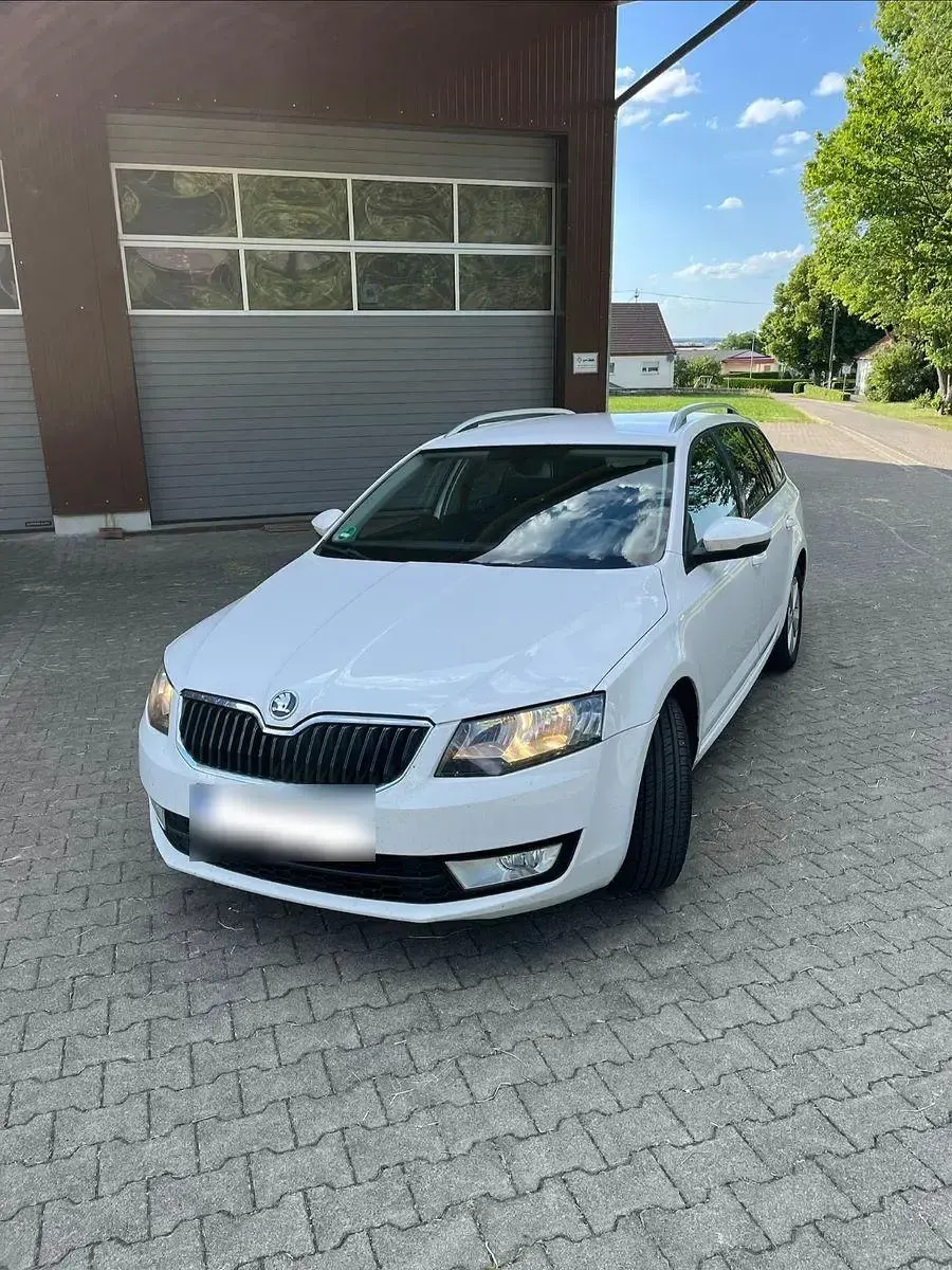 Gebraucht Skoda Octavia Elegance 105 PS (77 kW) 2014 Weiß Kombi