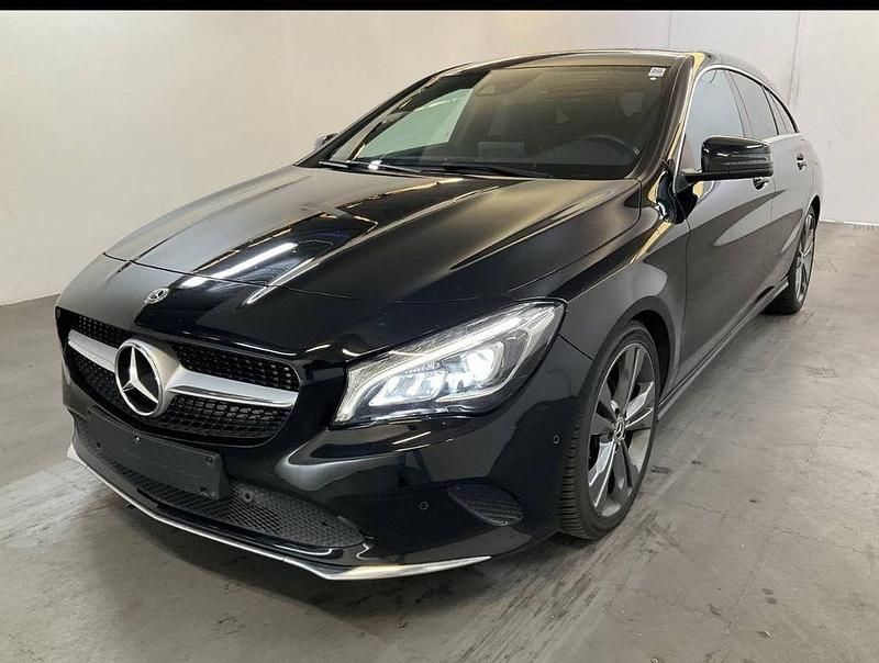 Schwarz Gebraucht 2019 Mercedes CLA200 Shooting Brake Kombi | 20.899 € (Guter Preis) - Bild 1/4