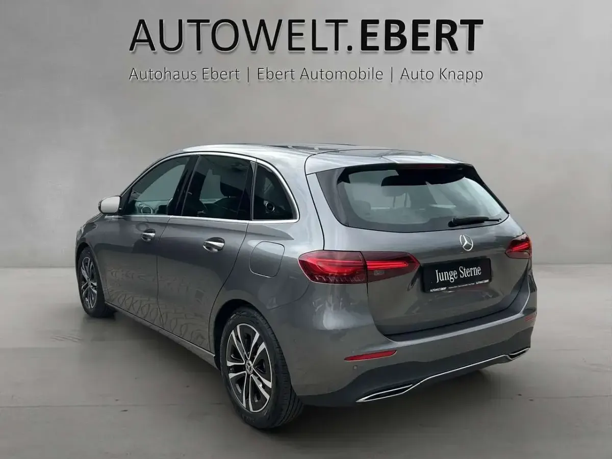 Gebraucht Mercedes B200 150 PS (110 kW) 2025 Grau Kleinwagen
