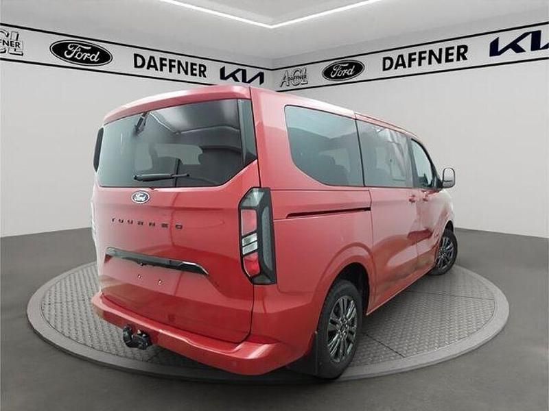 Gebraucht Ford Tourneo Custom Titanium 136 PS (100 kW) 2024 Artisan red Van