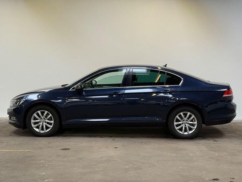 Gebraucht VW Passat Comfortline 150 PS (110 kW) 2016 Blau Limousine