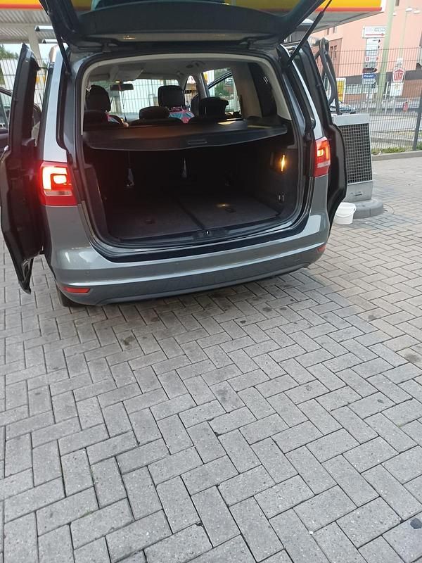 Gebraucht VW Sharan 140 PS (102 kW) 2014 Grau Van / Kleinbus