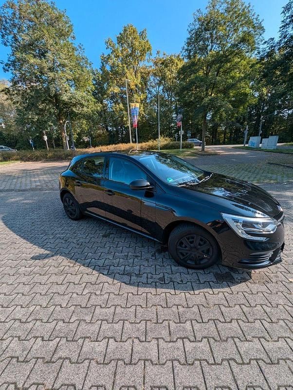 Schwarz Gebraucht 2017 Renault Mégane IV Life Limousine | 8.000 € (Superpreis) - Bild 1/4