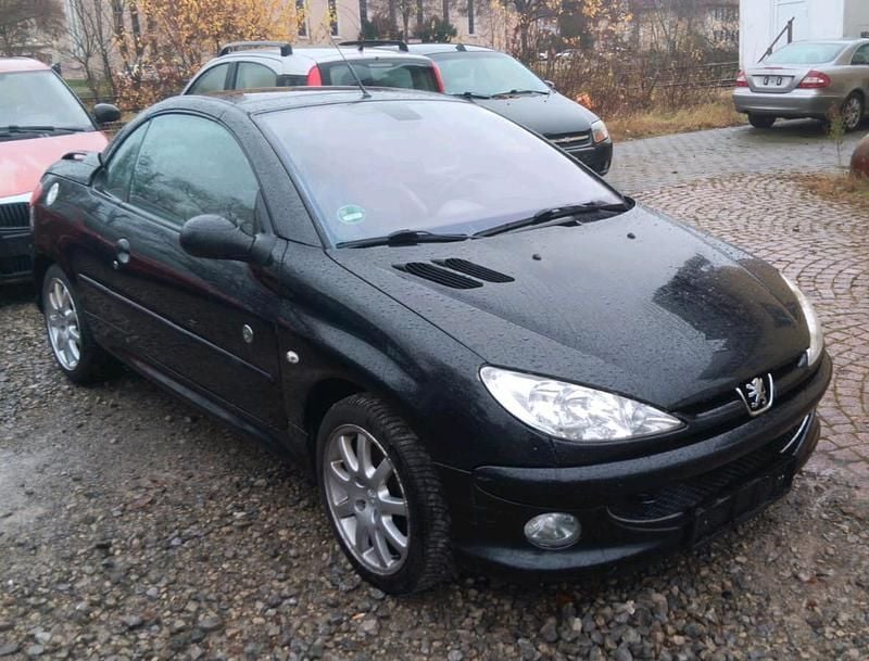Gebraucht Peugeot 206 CC Roland Garros 109 PS (80 kW) 2007 Schwarz Cabrio