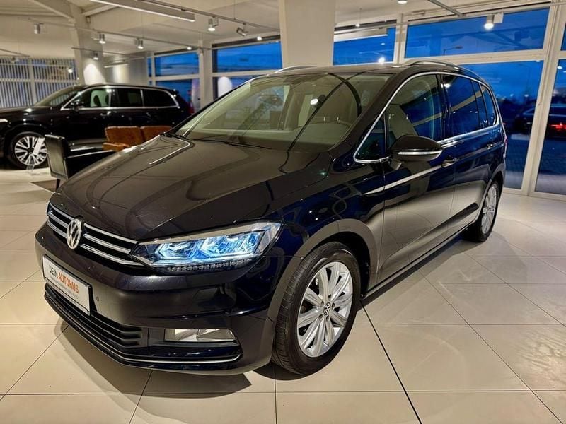 Schwarz Gebraucht 2016 VW Touran Highline Van / Kleinbus | 13.470 € (Fairer Preis) - Bild 1/4