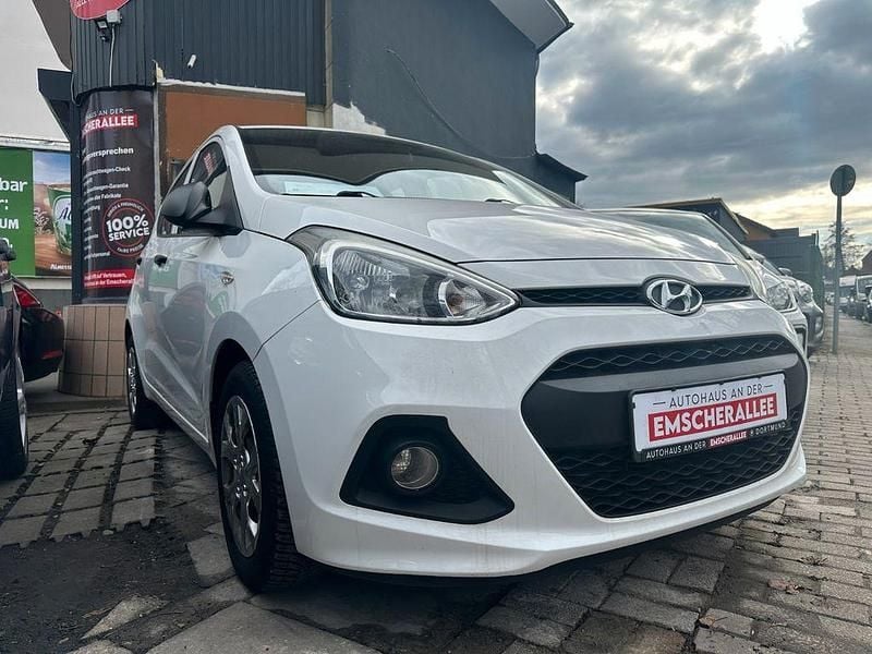 Gebraucht Hyundai i10 67 PS (49 kW) 2015 Weiß Kleinwagen