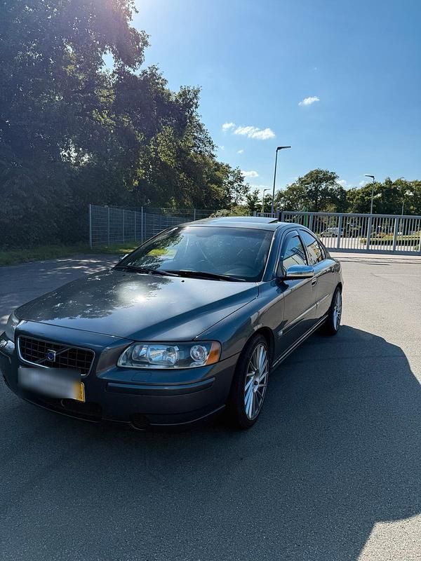 Grau Gebraucht 2005 Volvo S60 Limousine | 6.500 € - Bild 1/4
