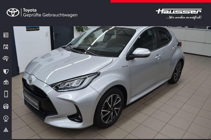 Platinsilber metallic Gebraucht 2021 Toyota Yaris Comfort Kleinwagen | 14.940 € (Fairer Preis) - Bild 1/4