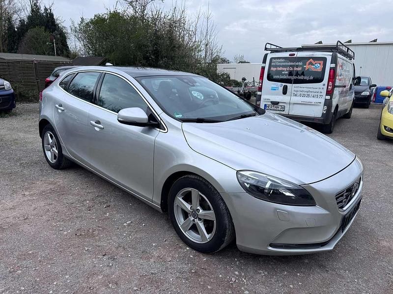 Gebraucht Volvo V40 114 PS (83 kW) 2012 Silber Kleinwagen