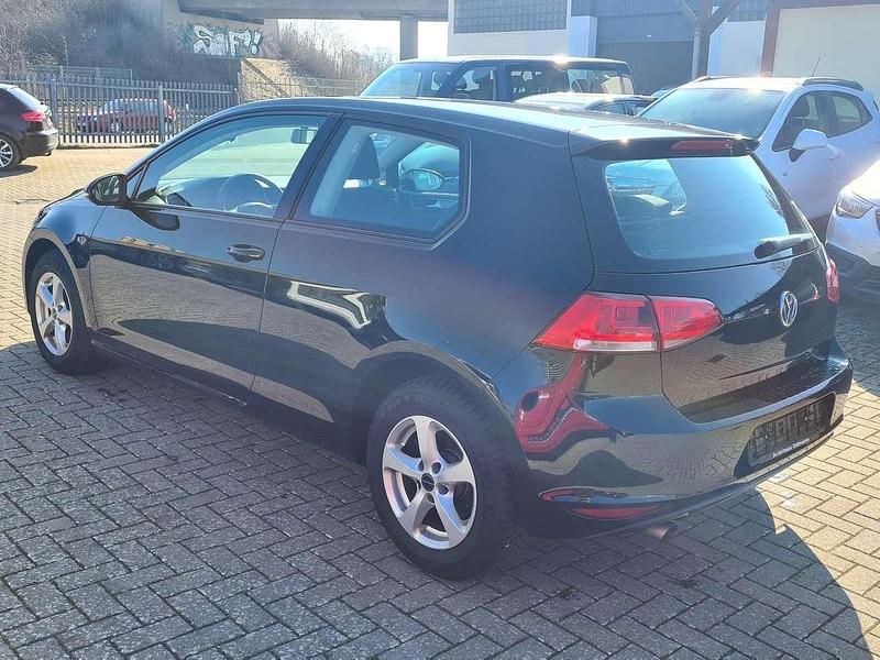 Gebraucht VW Golf VII Trendline 110 PS (80 kW) 2016 Schwarz Kleinwagen