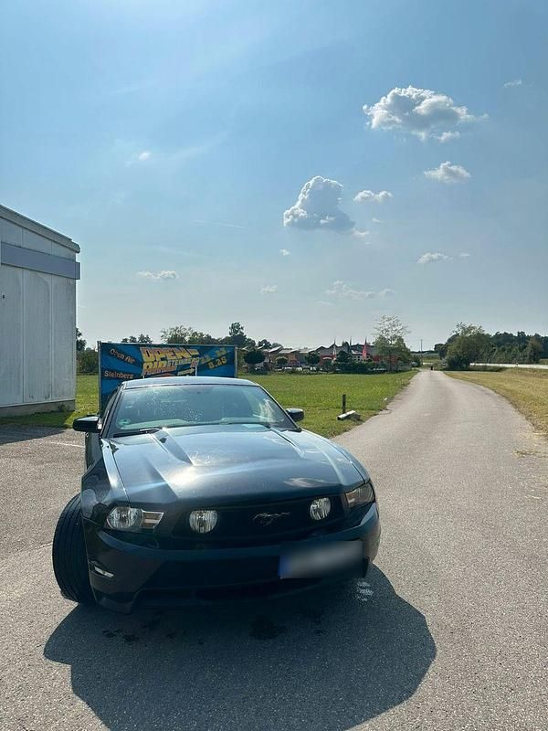 Second-hand Ford Mustang 420 CP (308 kW) 2012 Negru Coupe