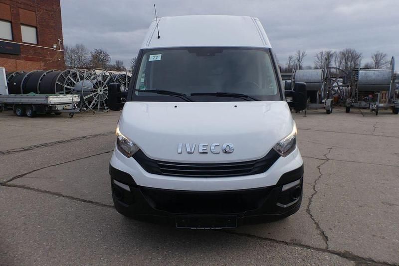 Gebraucht Iveco Daily 156 PS (114 kW) 2017 Weiß Van / Kleinbus