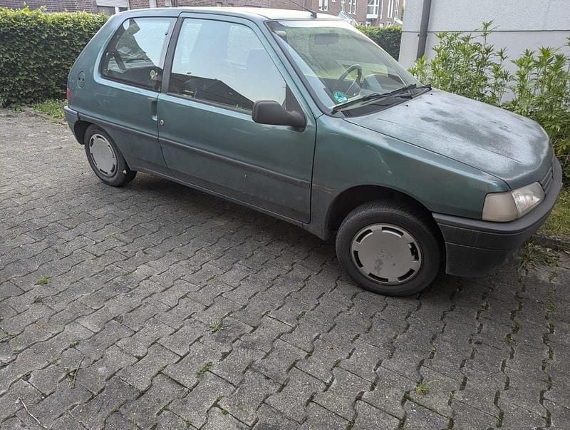 Grün Gebraucht 1993 Peugeot 106 Kleinwagen | 300 € - Bild 1/4