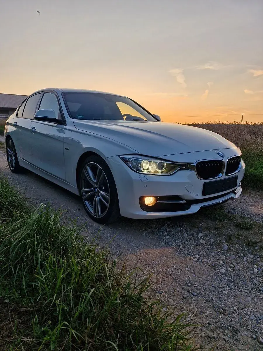 Gebraucht BMW 330 Sport Line 258 PS (189 kW) 2014 Weiß Limousine