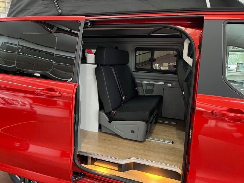 Neu Ford Transit Custom Nugget 170 PS (125 kW) 2025 Rot Van