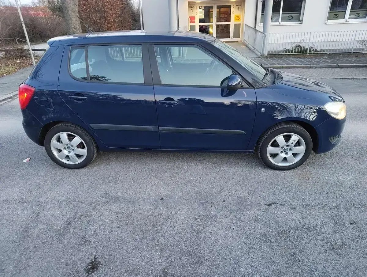 Gebraucht Skoda Fabia 60 PS (44 kW) 2011 Limousine