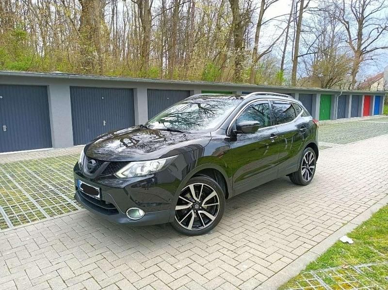 Schwarz Gebraucht 2015 Nissan Qashqai Tekna SUV | 14.300 € - Bild 1/4