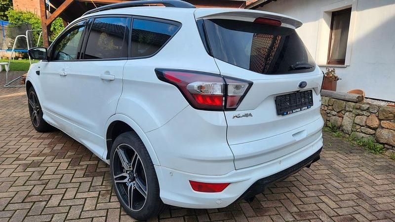 Gebraucht Ford Kuga ST-Line 150 PS (110 kW) 2017 Weiß SUV