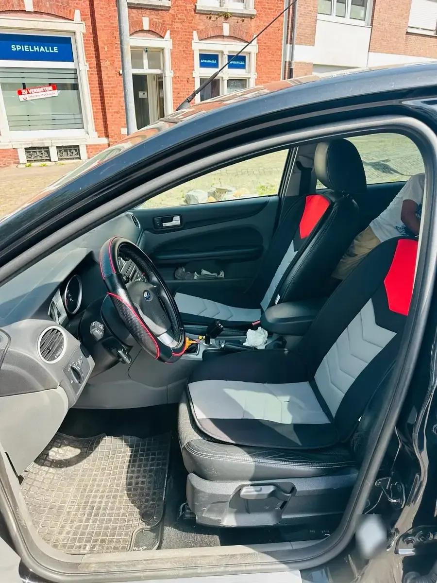 Gebraucht Ford Focus 101 PS (74 kW) 2009 Schwarz Kleinwagen
