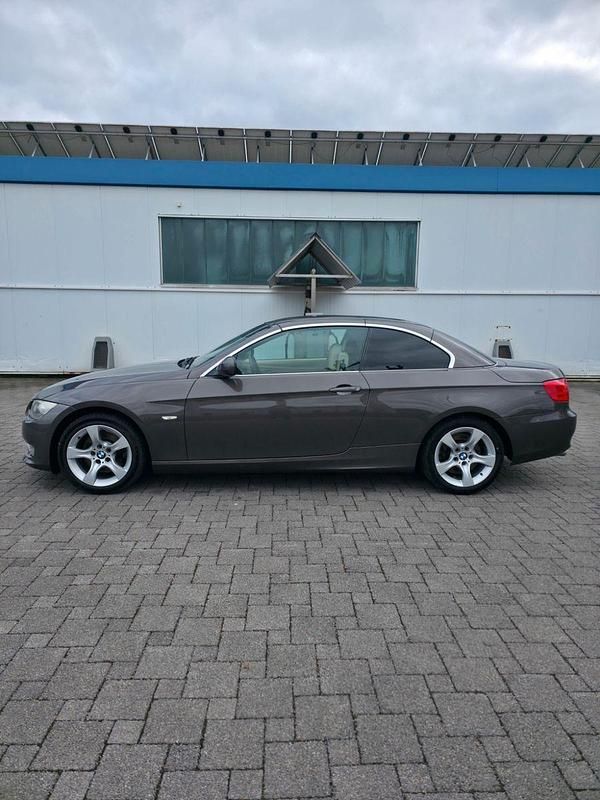 Gebraucht BMW 325 Cabriolet 204 PS (150 kW) 2010 Braun Cabrio