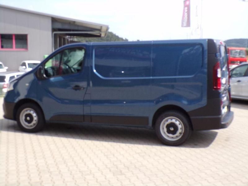 Gebraucht Renault Trafic Komfort 95 PS (69 kW) 2018 Blau Van / Kleinbus
