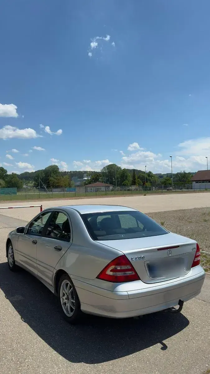 Gebraucht Mercedes C200 Avantgarde 122 PS (89 kW) 2006 Silber Limousine
