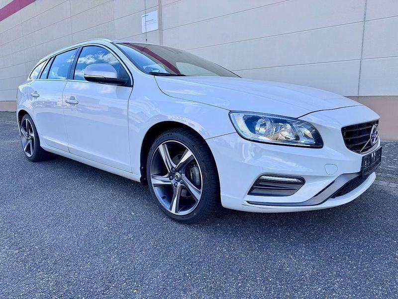 Gebraucht Volvo V60 R-Design 150 PS (110 kW) 2018 Weiß Kombi
