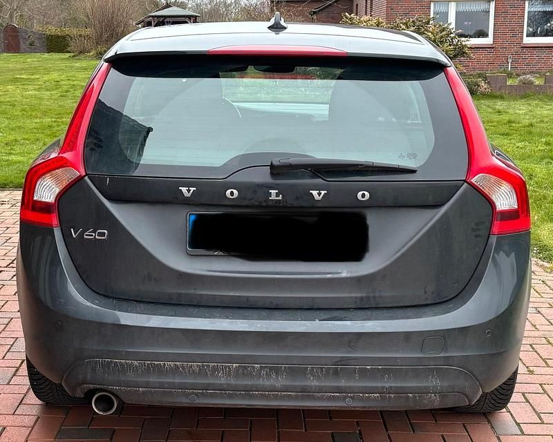 Gebraucht Volvo V60 120 PS (88 kW) 2016 Grau Kombi