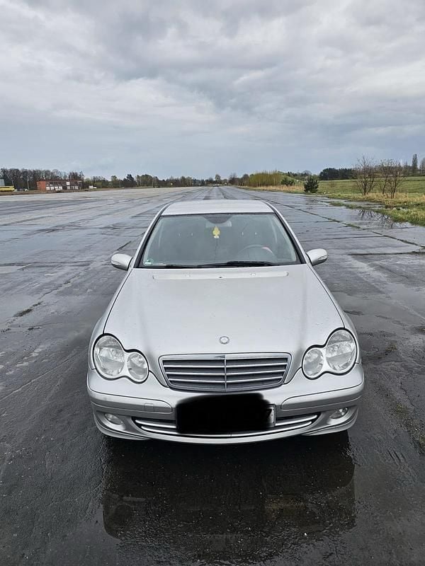 Silber Gebraucht 2005 Mercedes C180 Limousine | 2.000 € (Guter Preis) - Bild 1/4