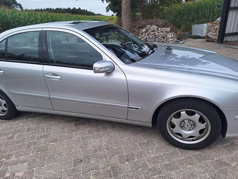 Gebraucht Mercedes E200 Classic 163 PS (119 kW) 2004 Silber Limousine