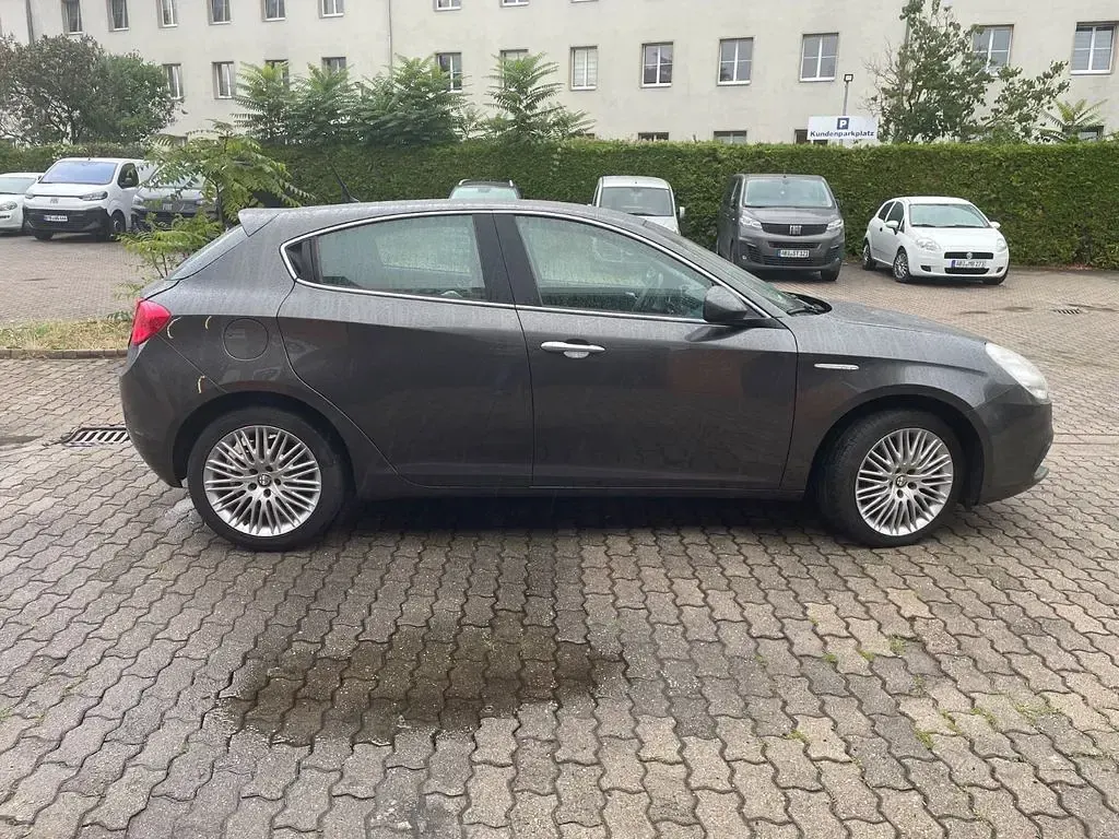 Gebraucht Alfa Romeo Giulietta Turismo 170 PS (125 kW) 2012 Grau Kleinwagen