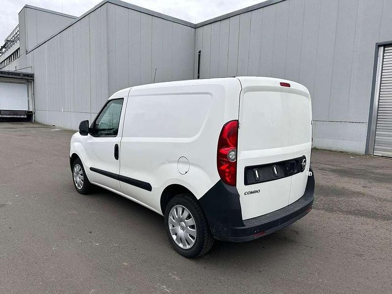 Gebraucht Opel Combo Selection 95 PS (69 kW) 2014 Weiß Van / Kleinbus