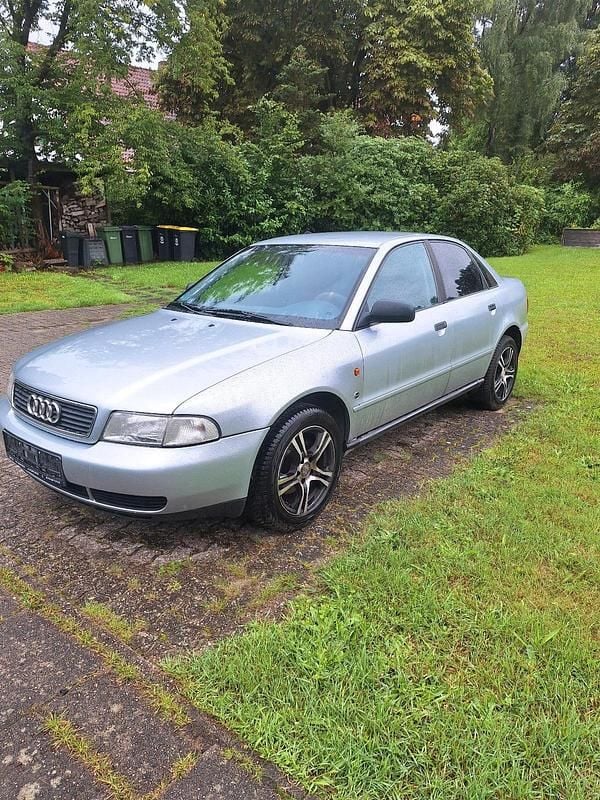 Silber Gebraucht 1996 Audi A4 Limousine | 1.400 € (Fairer Preis) - Bild 1/4
