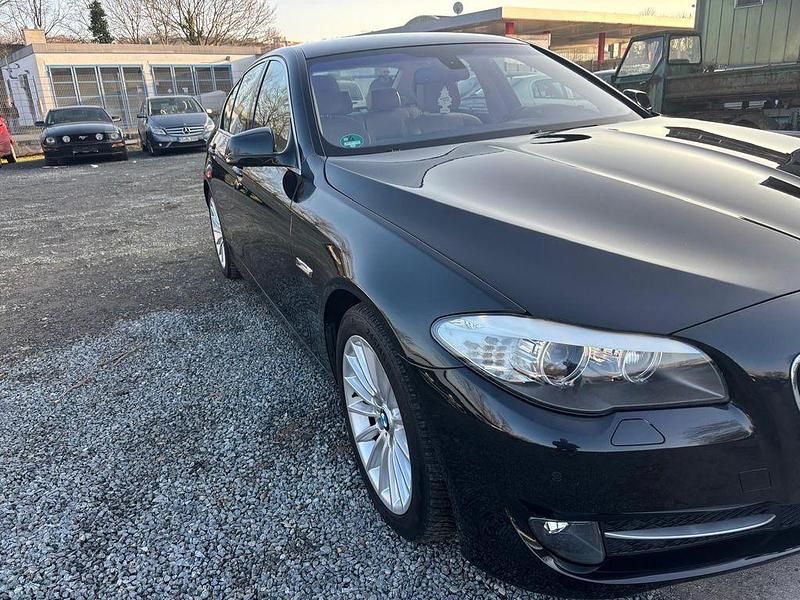 Gebraucht BMW 528 Sport Line 258 PS (189 kW) 2010 Schwarz Limousine