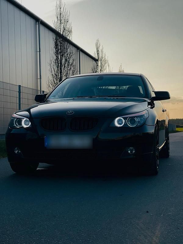 Schwarz Gebraucht 2007 BMW 523 Limousine | 12.000 € - Bild 1/4